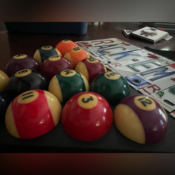 Custom made unique decorative RACK’EM UP-Tri-angle sign real billiard ball set - Picture 9 of 10